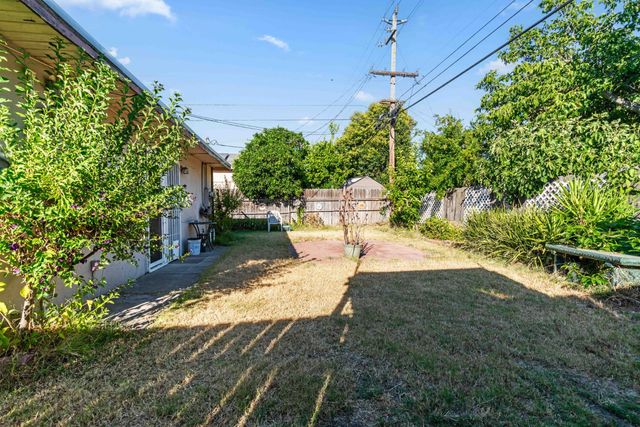 1960 La Jolla Dr, Stockton, CA 95204