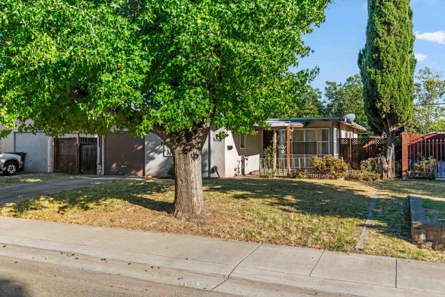 1960 La Jolla Dr, Stockton, CA 95204
