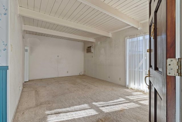 1960 La Jolla Dr, Stockton, CA 95204