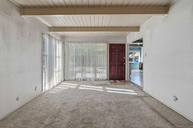 1960 La Jolla Dr, Stockton, CA 95204