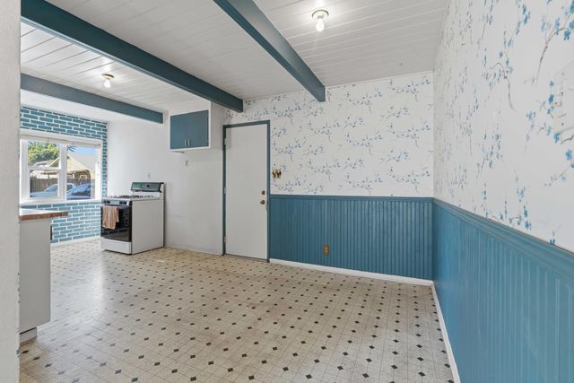 1960 La Jolla Dr, Stockton, CA 95204