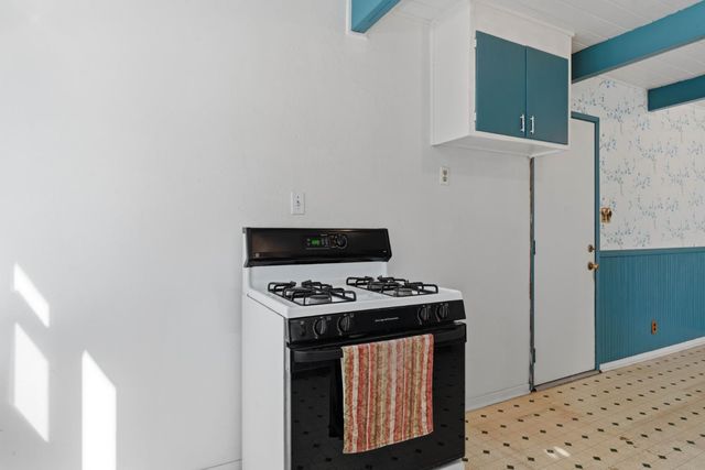 1960 La Jolla Dr, Stockton, CA 95204