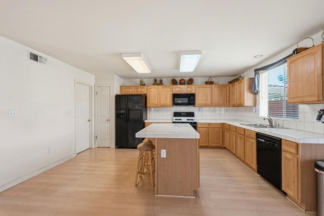 396 Glenbriar Cir, Tracy, CA 95377