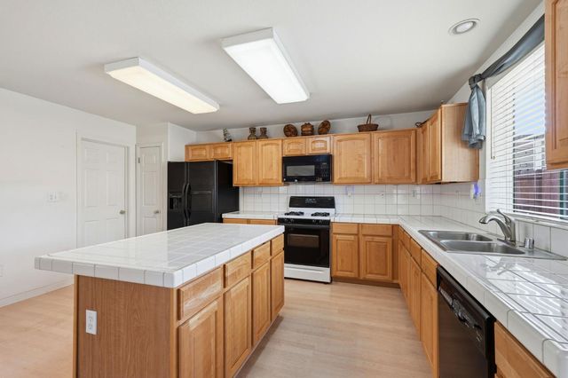 396 Glenbriar Cir, Tracy, CA 95377