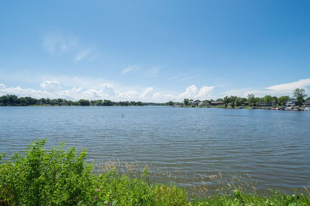 2545 E Lakeshore Drive, Crown Point, IN 46307