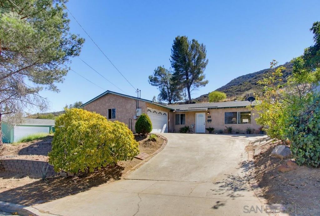 7945 Shantung Dr, Santee, CA 92071 — exterior