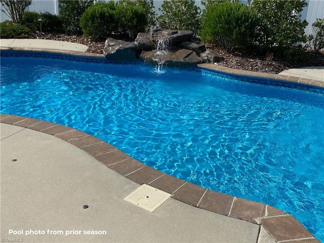 284 Ironwood Drive, Thomasville, NC 27360