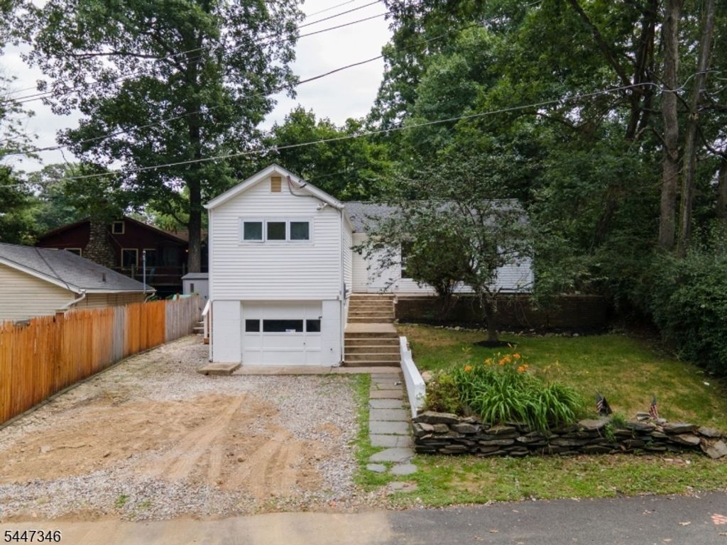 1 Strawberry Point Drive, Byram Twp., NJ 07821