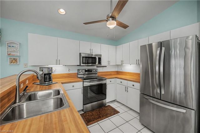 17751 Pineapple Palm CT, North Fort Myers, FL 33917