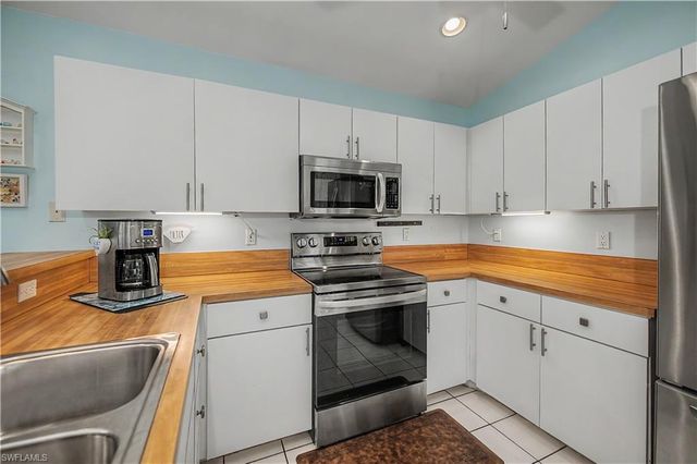 17751 Pineapple Palm CT, North Fort Myers, FL 33917