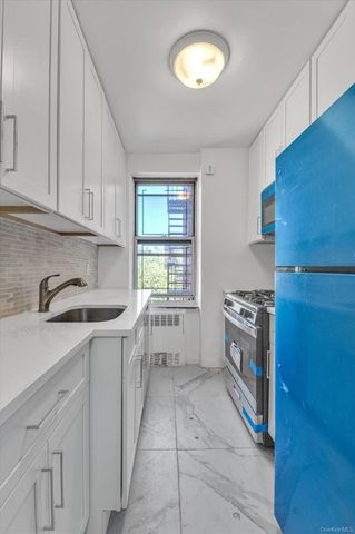 67-12 Yellowstone Boulevard E5, Forest Hills, NY 11375