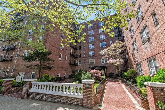 67-12 Yellowstone Boulevard E5, Forest Hills, NY 11375