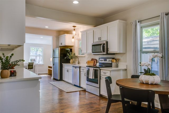 2606 W 12th Street, Dallas, TX 75211