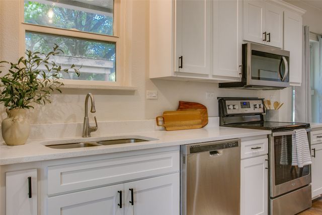 2606 W 12th Street, Dallas, TX 75211