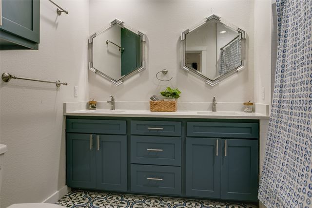 2606 W 12th Street, Dallas, TX 75211