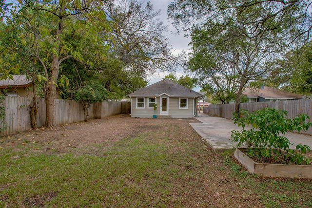 2606 W 12th Street, Dallas, TX 75211