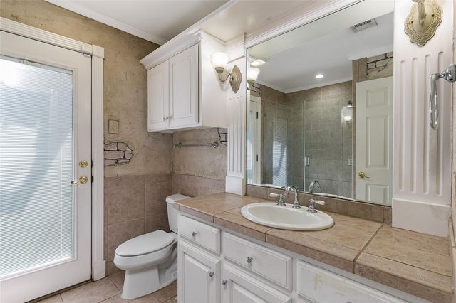 6728 Victoria Avenue, North Richland Hills, TX 76180