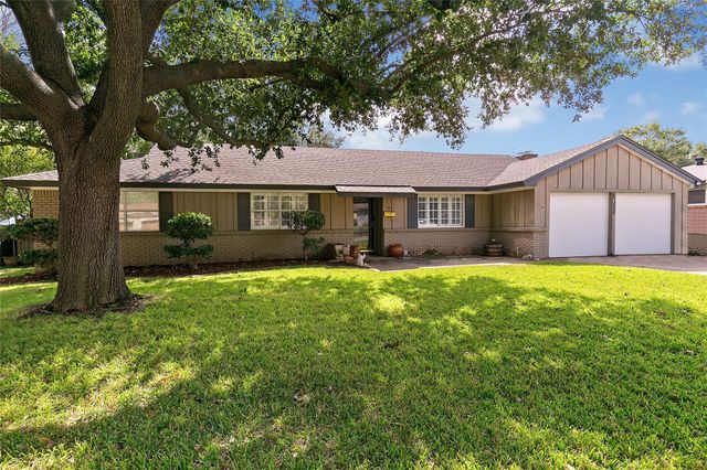 6728 Victoria Avenue, North Richland Hills, TX 76180