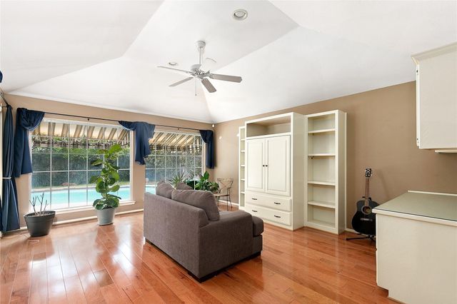 6728 Victoria Avenue, North Richland Hills, TX 76180