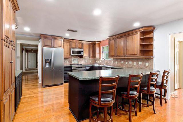 6728 Victoria Avenue, North Richland Hills, TX 76180