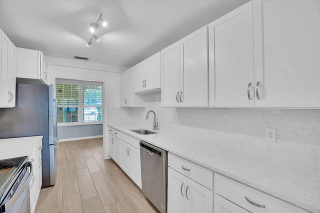 100 Sable Oak Lane 102, Vero Beach, FL 32963