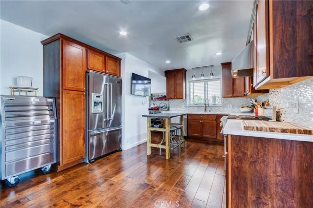 5617 Glenford, Los Angeles, CA 90008