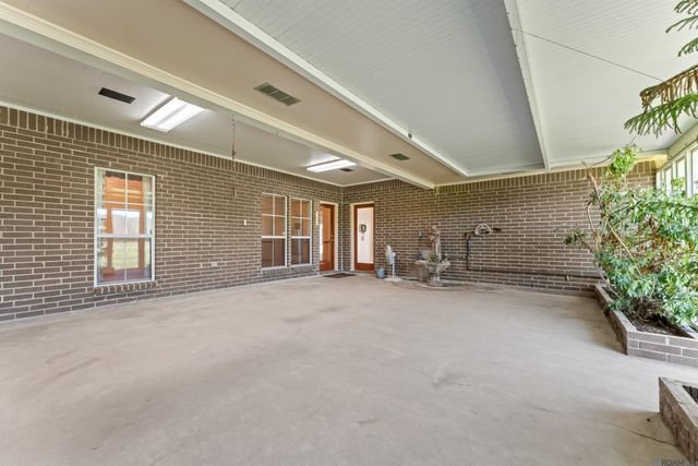 16040 Blackwater Rd, Zachary, LA 70791