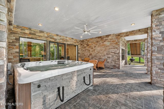 347 Charit Tr, Jamestown, TN 38556