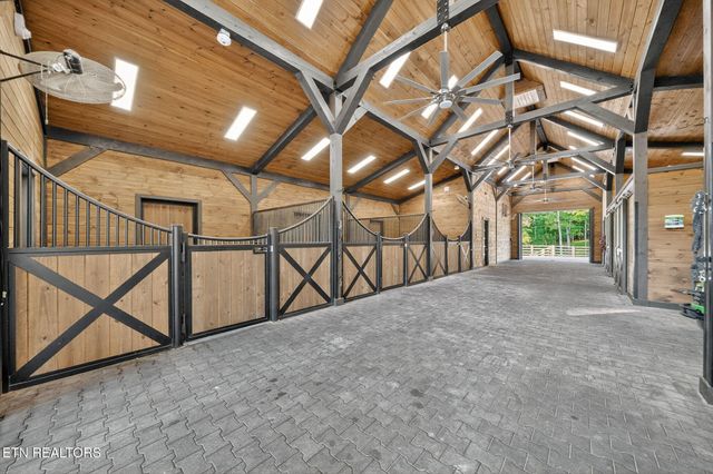 347 Charit Tr, Jamestown, TN 38556