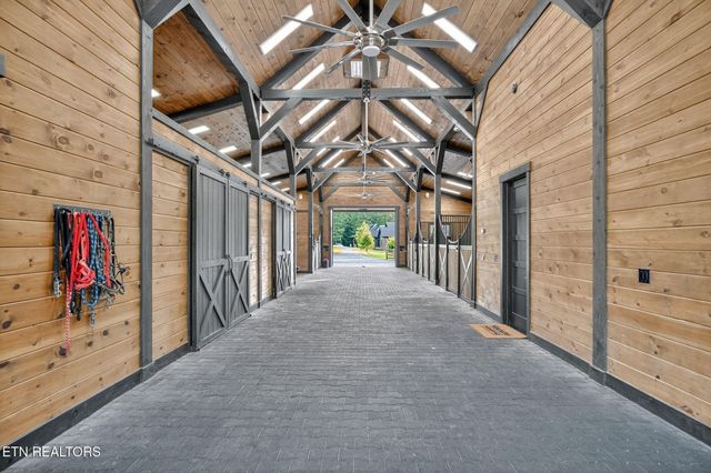 347 Charit Tr, Jamestown, TN 38556