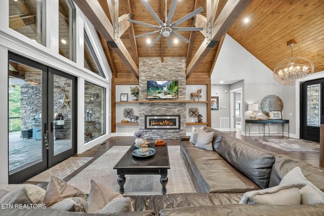 347 Charit Tr, Jamestown, TN 38556