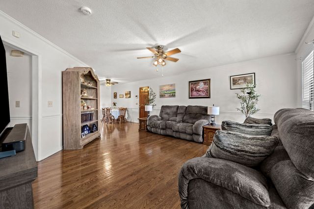 528 W Point Rd, Lawrenceburg, TN 38464