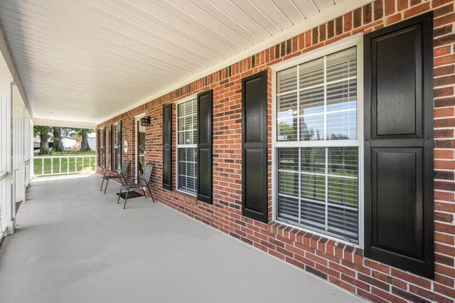 528 W Point Rd, Lawrenceburg, TN 38464