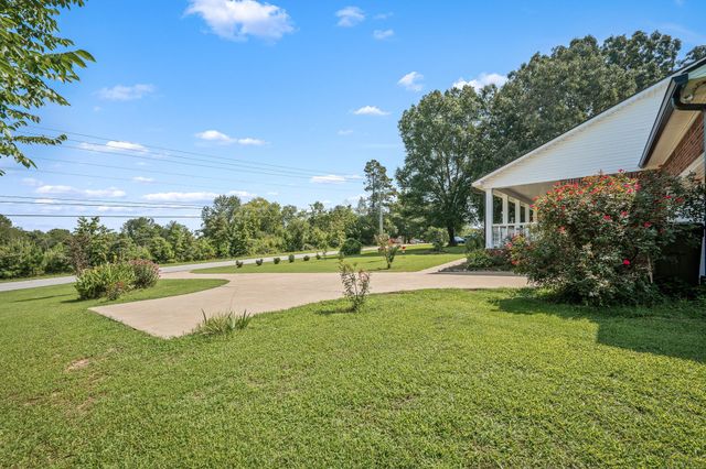 528 W Point Rd, Lawrenceburg, TN 38464
