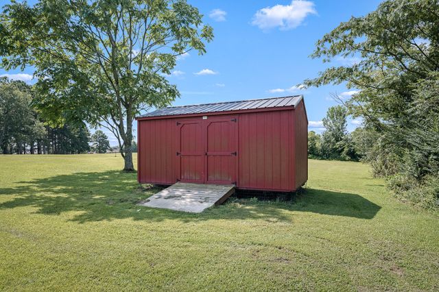 528 W Point Rd, Lawrenceburg, TN 38464