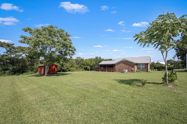 528 W Point Rd, Lawrenceburg, TN 38464