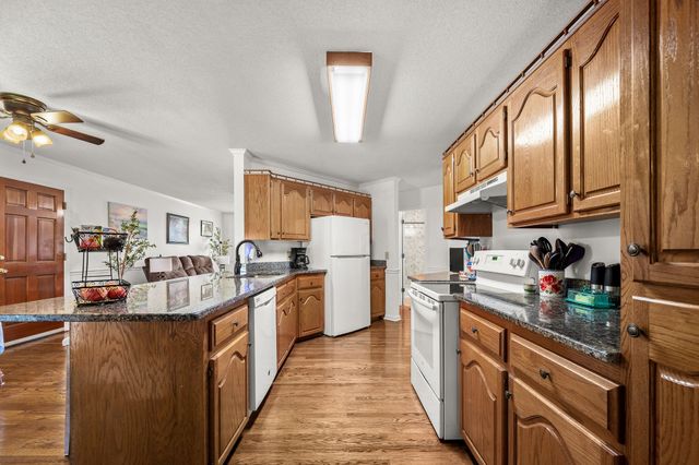 528 W Point Rd, Lawrenceburg, TN 38464
