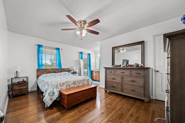 528 W Point Rd, Lawrenceburg, TN 38464