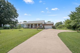 528 W Point Rd, Lawrenceburg, TN 38464