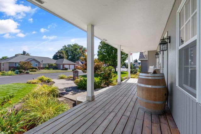 10103 N Ridgecrest Dr, Spokane, WA 99208