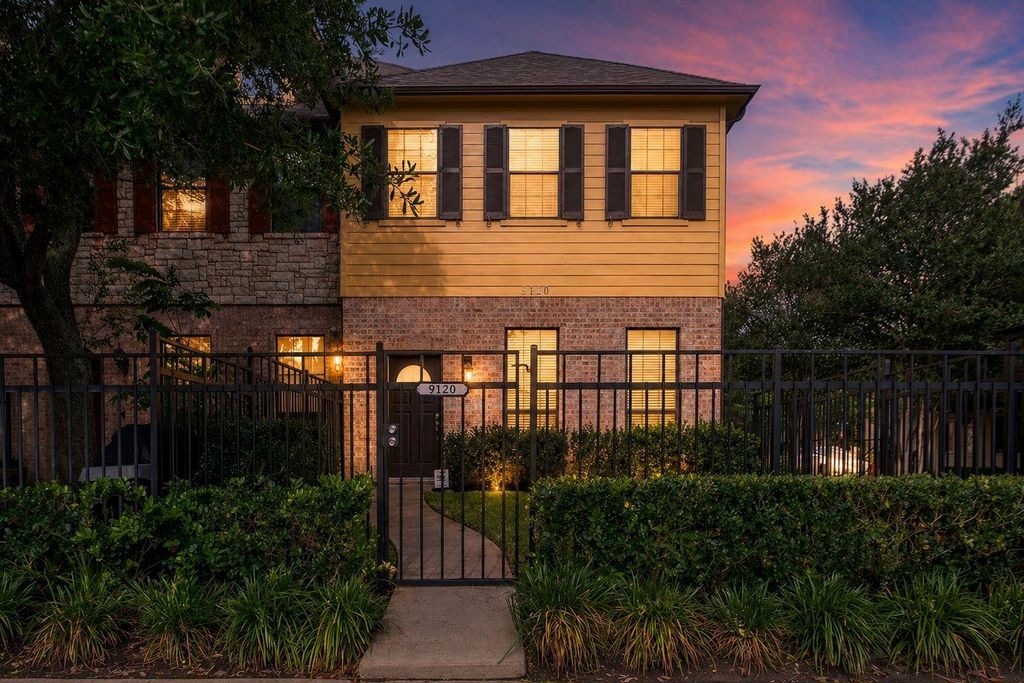 9120 Lakes At 610 Drive, Houston, TX 77054