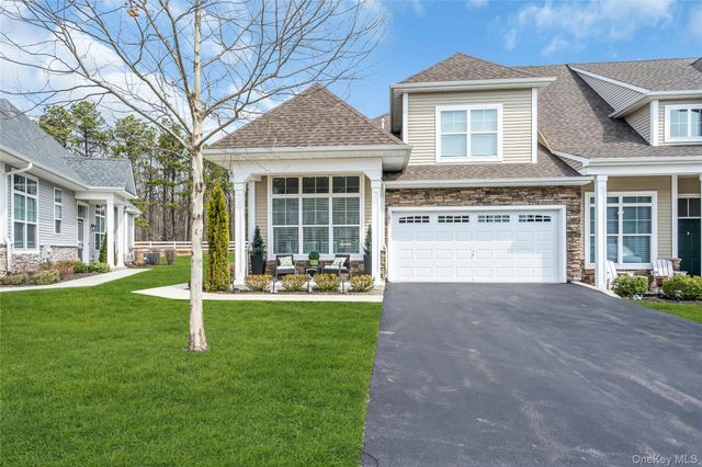 191 Belmont Circle, Yaphank, NY 11980