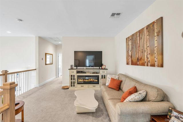 191 Belmont Circle, Yaphank, NY 11980