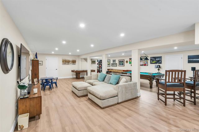 191 Belmont Circle, Yaphank, NY 11980