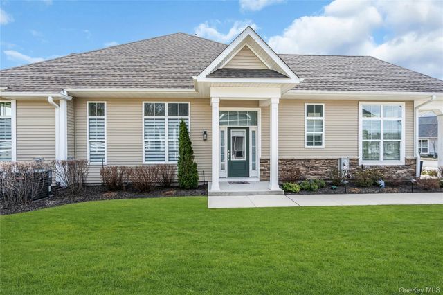 191 Belmont Circle, Yaphank, NY 11980