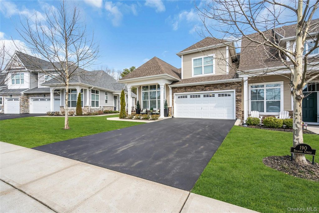 191 Belmont Circle, Yaphank, NY 11980