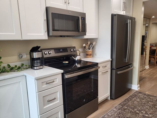 1709 Northfield Square B, Northfield, IL 60093