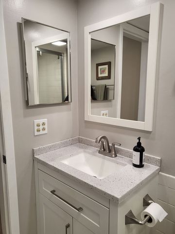 1709 Northfield Square B, Northfield, IL 60093