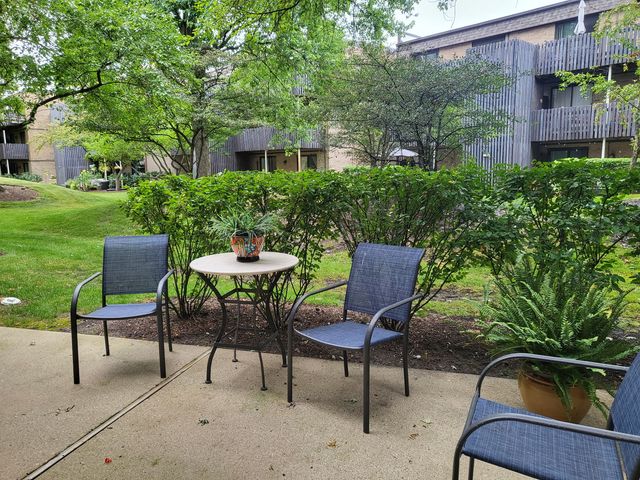 1709 Northfield Square B, Northfield, IL 60093