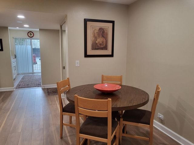 1709 Northfield Square B, Northfield, IL 60093